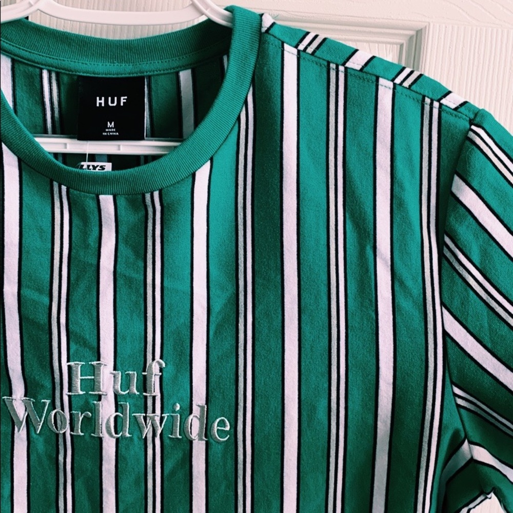 NWT HUF worldwide T-shirt 💚🤍